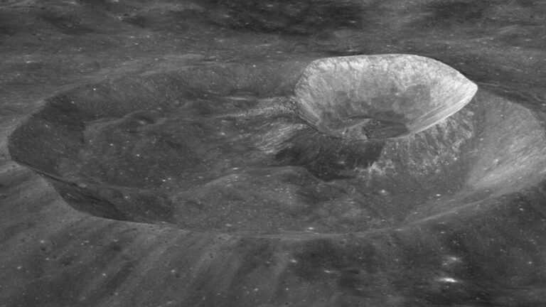 Nave espacial desconocida impacta contra la luna
