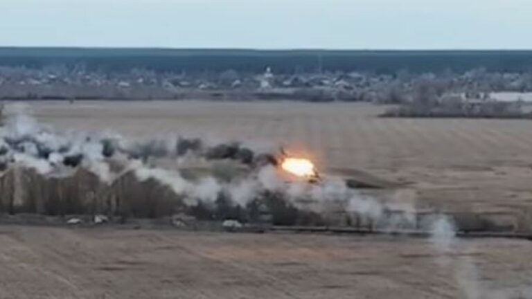 Misil de Ucrania derriba helicóptero ruso en increíble video