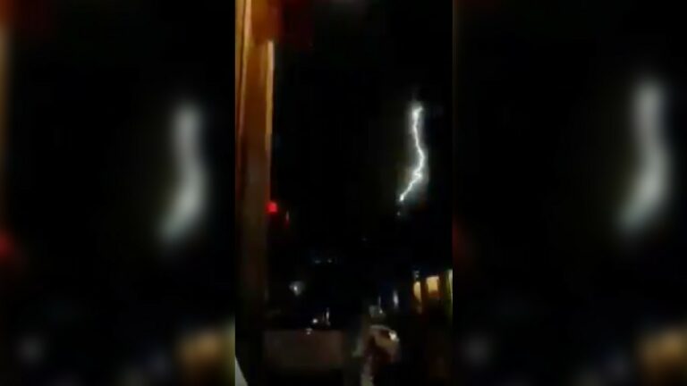 Poderoso rayo impacta la catedral de Morelia